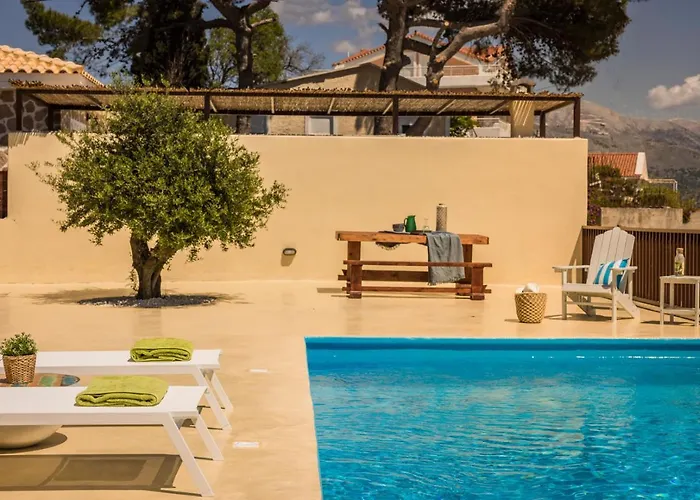 Akrolithos Villas